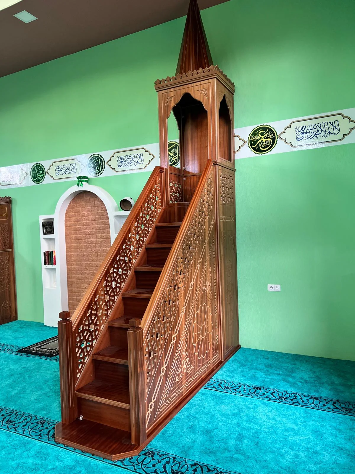 Ahşap kaplamalı 7 basamaklı cami minberi MINBER-K3 — MINBER-K3-2
